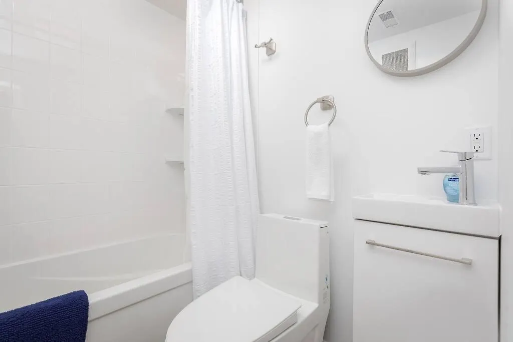 Charming 4 Bed Home With 2Parking 多伦多 公寓