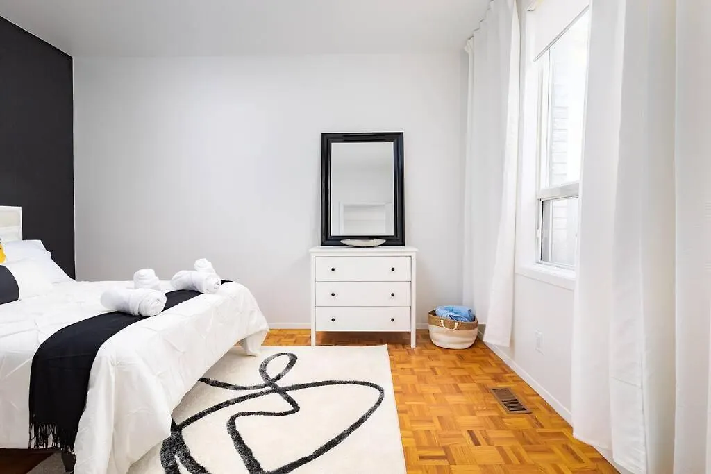 公寓 Charming 4 Bed Home With 2Parking 多伦多