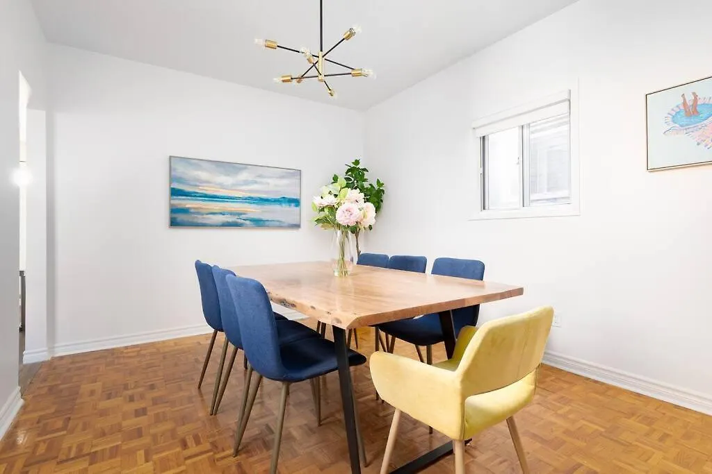 Lejlighed Charming 4 Bed Home With 2Parking Toronto Canada