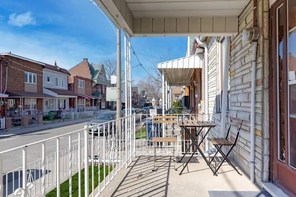 Lejlighed Charming 4 Bed Home With 2Parking Toronto
