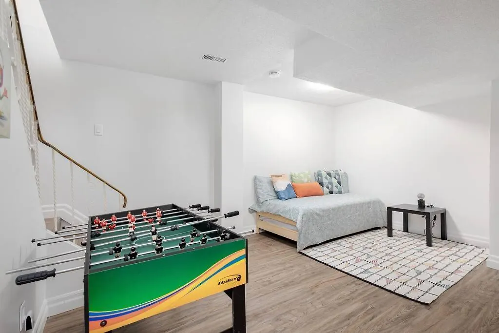 Charming 4 Bed Home With 2Parking Toronto