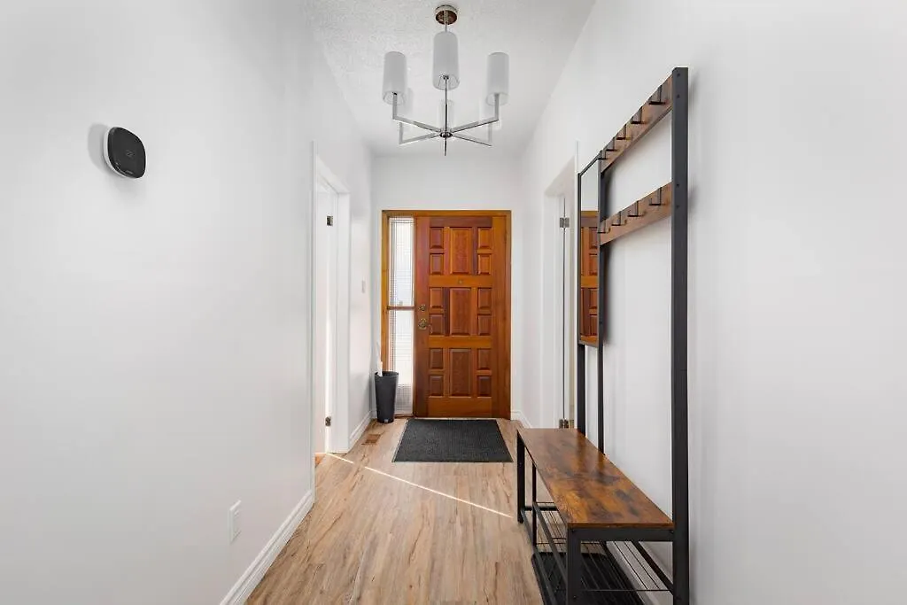 Charming 4 Bed Home With 2Parking Toronto Lejlighed
